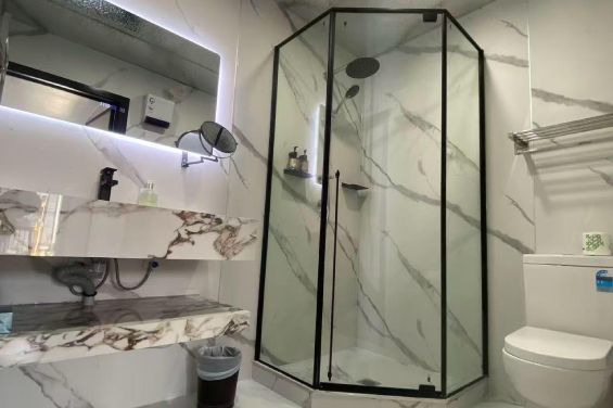 Garden Apartment - bathroom